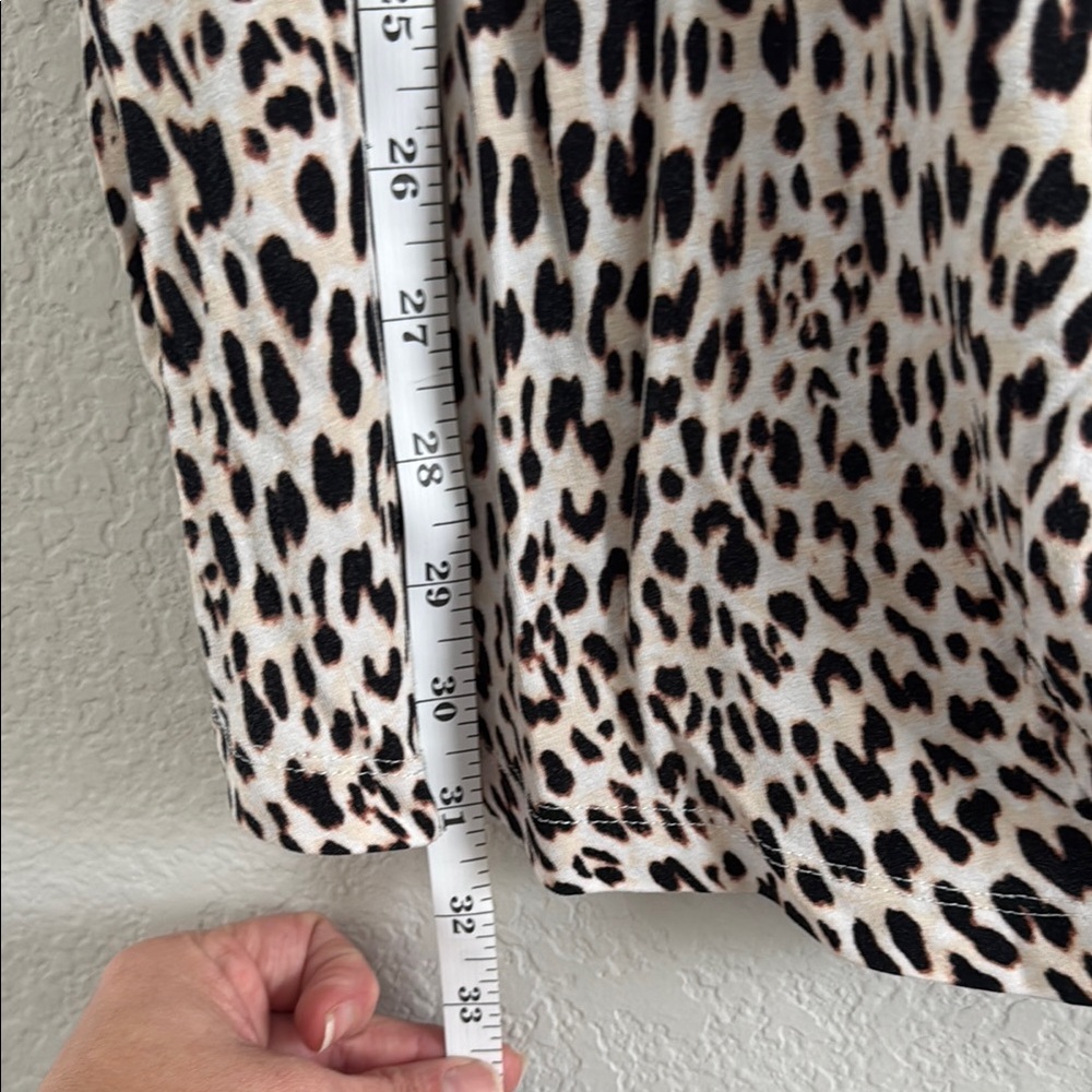 Size 2X Sleeveless Twist-Hem Animal Print Top - Black and Cream - Picture 6 of 6